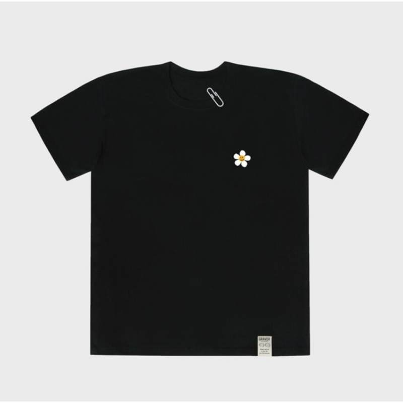 พร้อมส่ง!! Graver of Anaheim เสื้อยืดแขนสั้นลายดอกเดซี่ ที่น้องแดนใส่ไปทริปจันทบุรีกับพี่จองคัลแลน