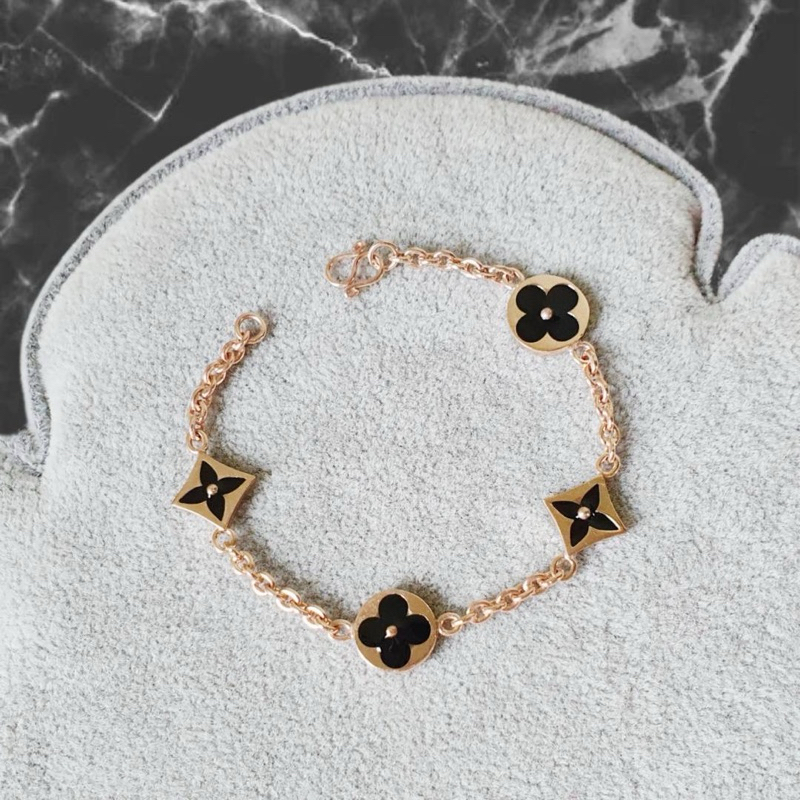 สร้อยข้อมือนาคแท้ลาย Louis Vuitton หนัก 2 สลึง