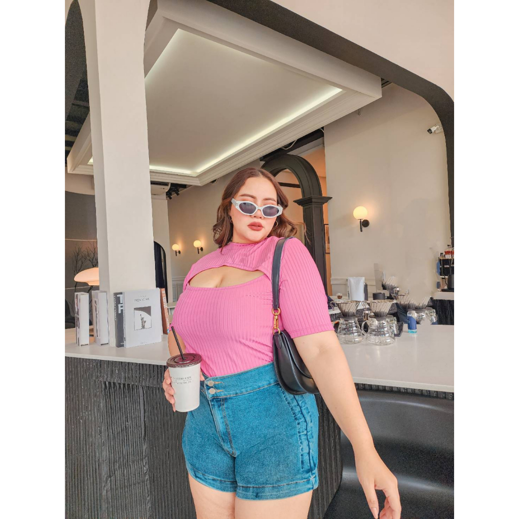 𝗚𝗘𝗡𝗜𝗘 𝗧𝗢𝗣 - เสื้อยืดคอกลมสาวอวบ เว้าด้านหน้า เนื้อผ้าไหมพรมร่องยืดตามตัว