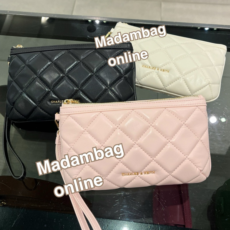 𝗖𝗛𝗔𝗥𝗟𝗘𝗦 & 𝗞𝗘𝗜𝗧𝗛 Cressida Quilted Wristlet กระเป๋าสตางค์ มีสายคล้องมือ