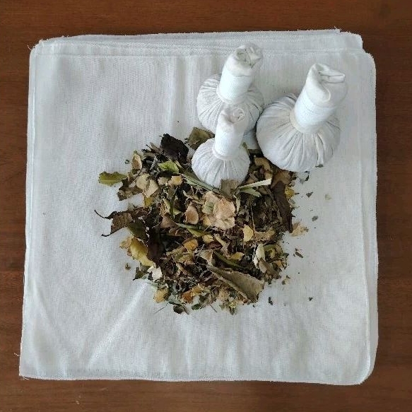 ผ้าห่อลูกประคบ​ ห่อสมุนไพรต้มอาบ​ ห่อสมุนไพร​ ใช้ซ้ำได้หลายครั้ง​ ใช้ดี​ ใช้ทน​  ขนาด​ 45​x45 ซม.(ห่