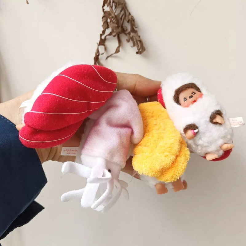 พร้อมส่ง พวงกุญแจ Monchhichi Cosplay Sushi Keychain เหลือทูน่าแบบเดียวค่ะ