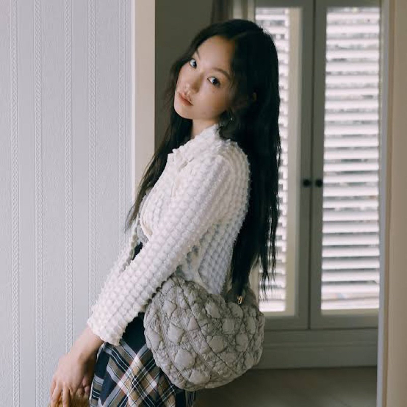 Carlyn Cozy M bag (preorder)