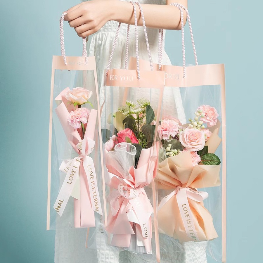 ราคาถูก  ถุงใส กระเป๋าถือ ใส่ช่อดอกไม้-ของขวัญ กันน้ำ สีโปร่งใส มี 3ขนาด(รุ่นลูกไม้)