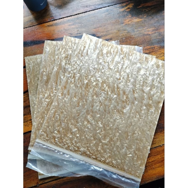 อะคริลิคน้ำตาลอ่อนเหลืองกริตเตอร์และขาวอมชมพูอ่อนกริตเตอร์ ขนาด25*30cm