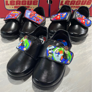 รองเท้านักเรียนอนุบาลชาย สีดำ สีขาว คละแบบ