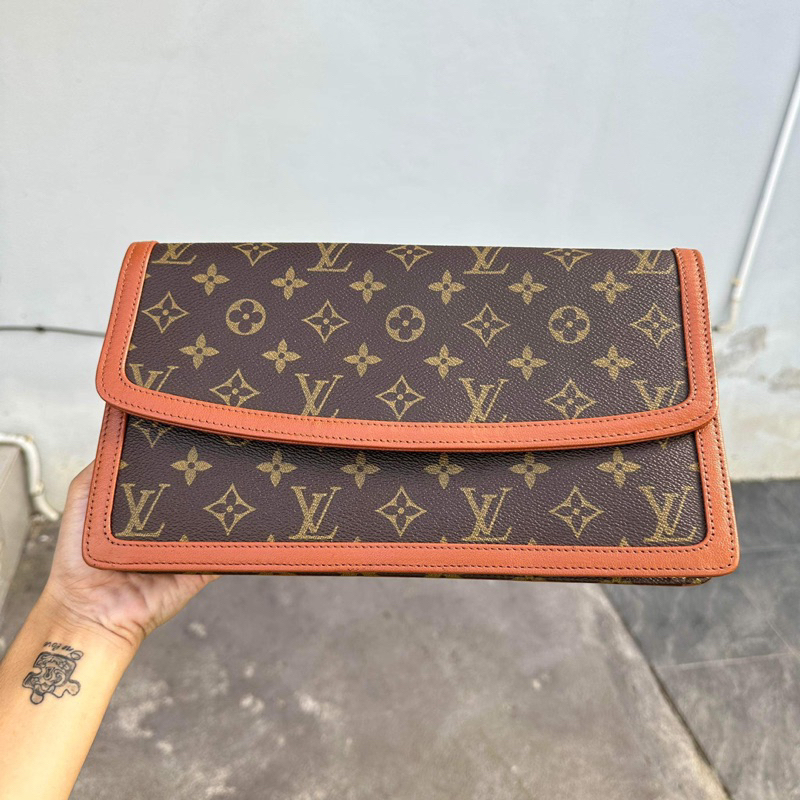 LV Pochette Vintage Clutch โมโน  ของแท้ 100%