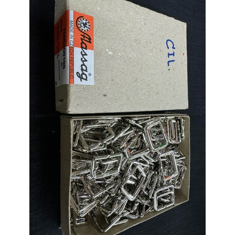 ตัวปรับสาย สปริงข้าง ขนาด2cm  ตัวปรับสายผ้า ตัวเลื่อนสายเสื้อ ใช้ปรับสาย เสื้อ กางเกง หมวก ยกกล่อง (เช็คโกแท้)