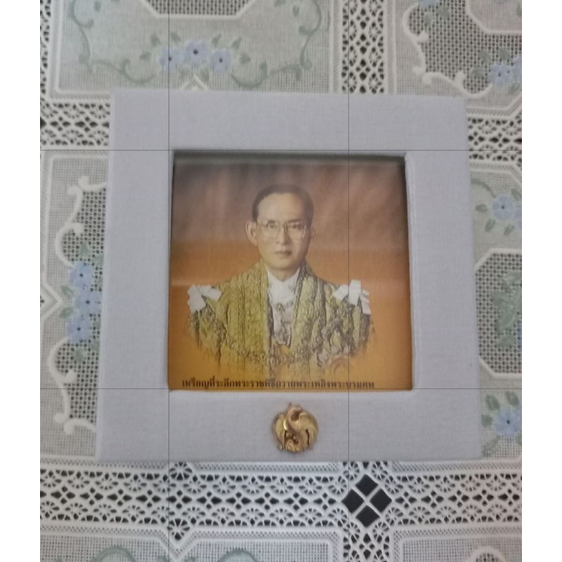 เหรียญเนื้อเงินที่ระลึกพระราชพิธีถวายพระเพลิงพระบรมศพรัชกาลที่9พร้อมตลับกล่องไม่ผ่านการใช้