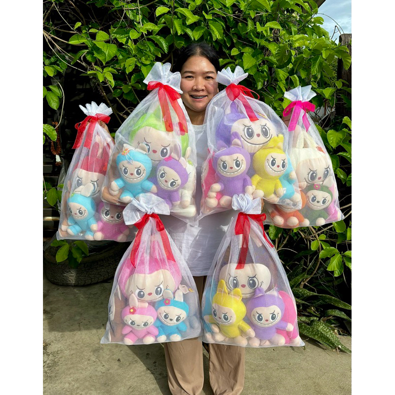 ตุ๊กตาเซตของขวัญสุดคุ้ม ได้ทั้งหมด5ตัว คละสีตุ๊กตา มีหลายแบบให้เลือก