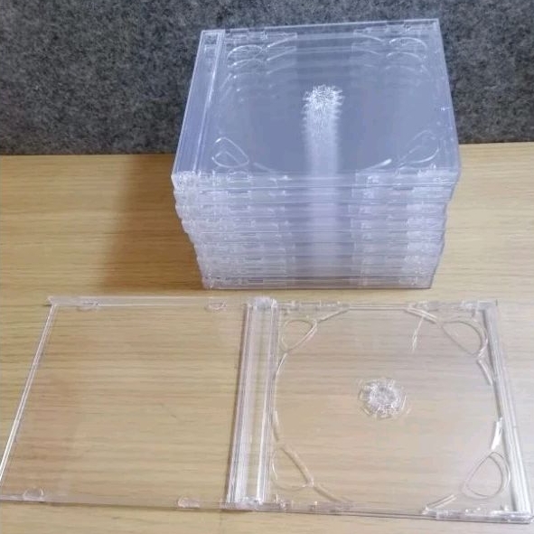 กล่องใส่แผ่นซีดี​   พื้นสีใส​  1แพ็ค​มี​10แผ่น​​ มีรอยเล็กน้อย​แต่กล่องหนาแข็งแรงน่าใช้ (ใส่ได้ 2 แผ่น)​