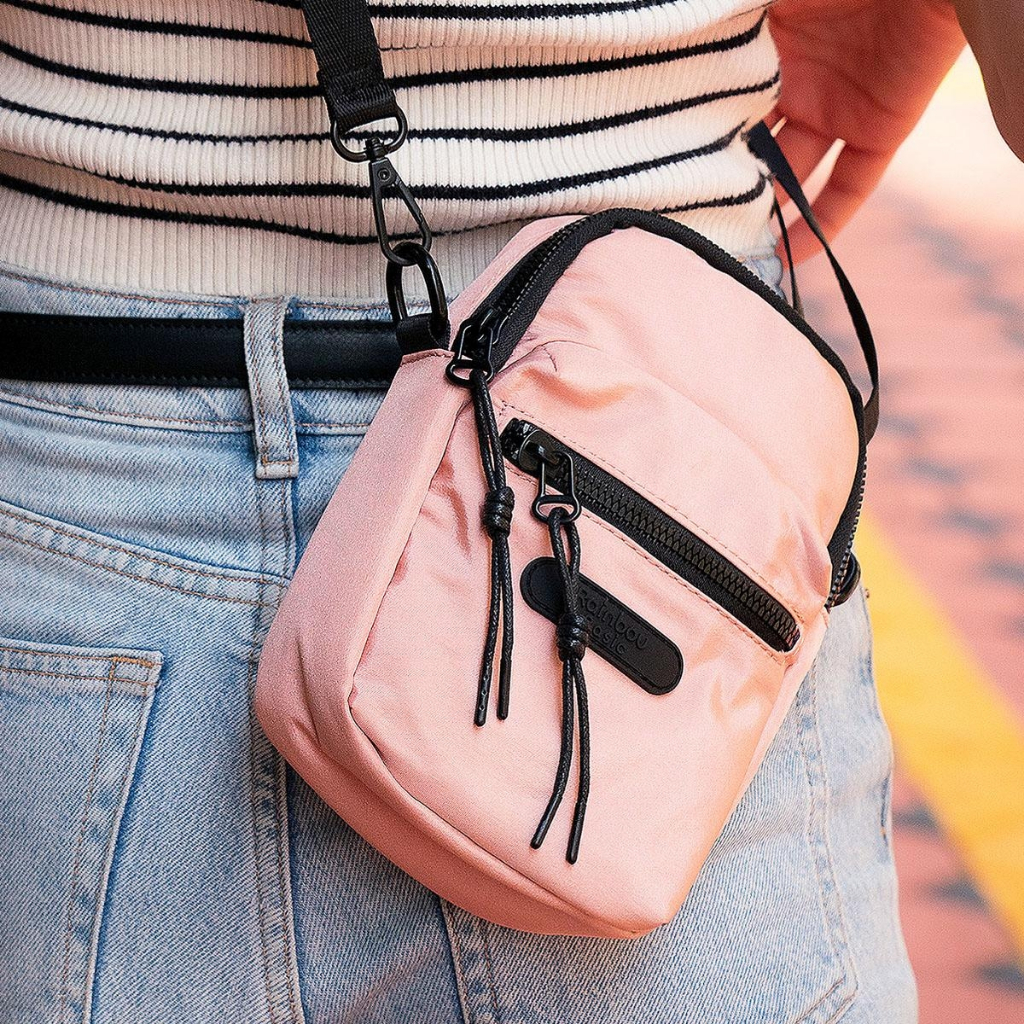 RAINBOU GOODIE POUCH - กระเป๋าใส่มือถือผ้าไนลอน