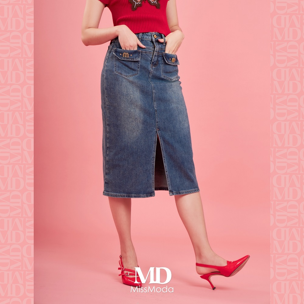 Missmoda รุ่น MC-241BJ035-BL กระโปรงยีนส์แบบยาวดีไซน์แหวกข้างหน้ากระเป๋าแต่งlogo สียีนส์ ราคา ถูกที่สุด ดีลบีเคเค แกลเลอรีภาพที่ 2