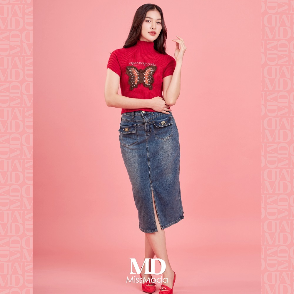 Missmoda รุ่น MC-241BJ035-BL กระโปรงยีนส์แบบยาวดีไซน์แหวกข้างหน้ากระเป๋าแต่งlogo สียีนส์ ราคา ถูกที่สุด ดีลบีเคเค