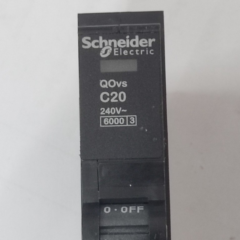 Schneider QOvs C20 แท้