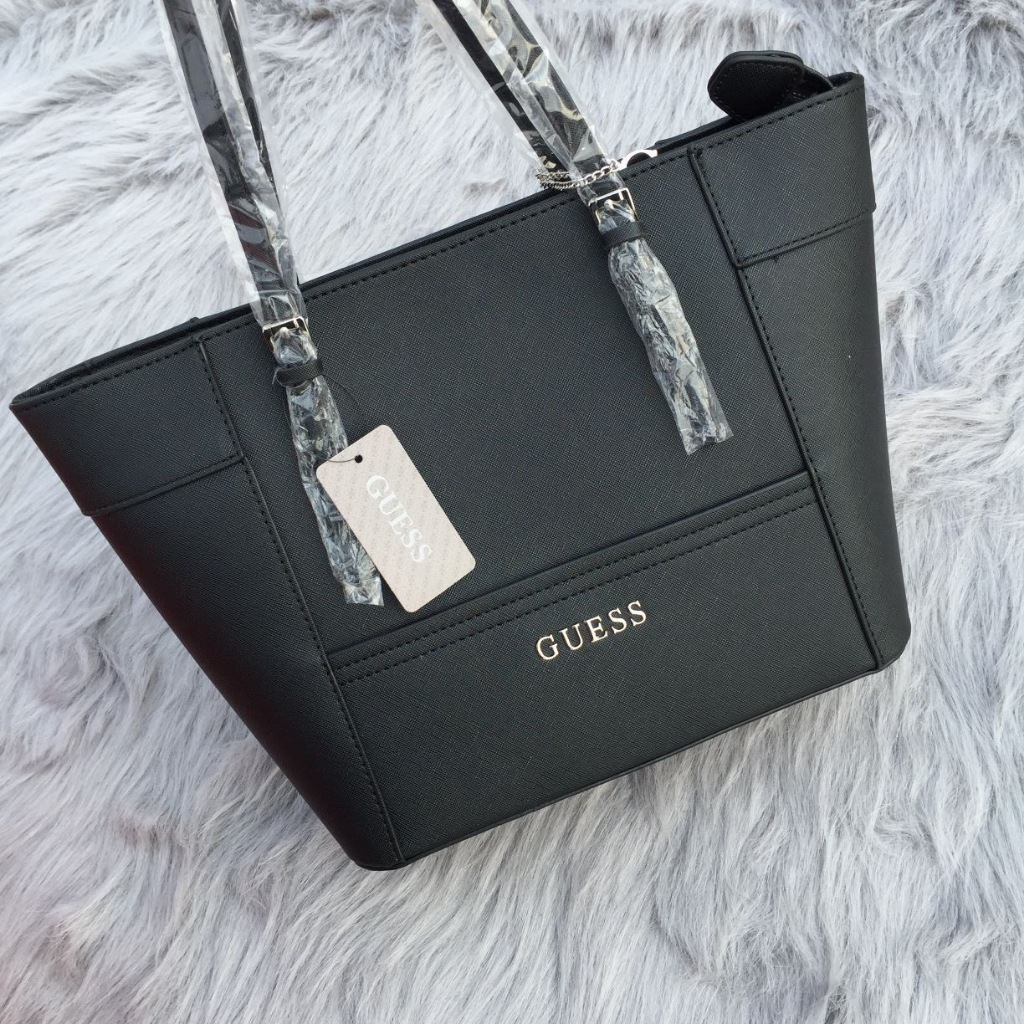 กระเป๋าGuess ทรงโท้ทขนาดใหญ่ Tote ส่งฟรี(Guessสีล้วนใหญ่)