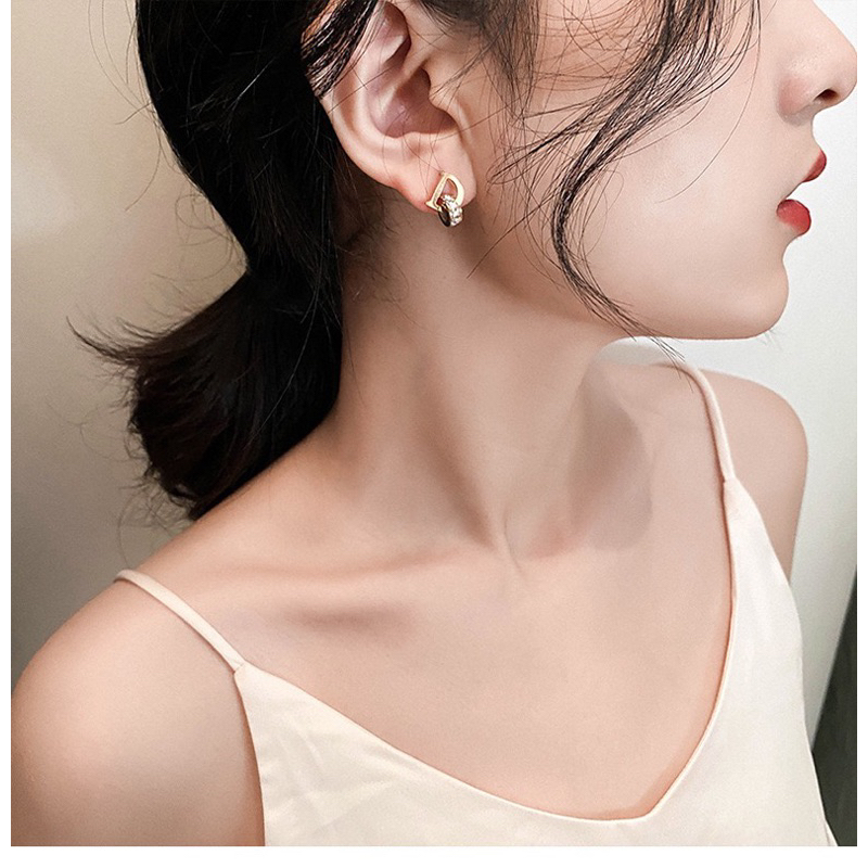 ต่างหูแฟชั่น สไตล์เกาหลี ตัว D เรียบหรู Pink Gold