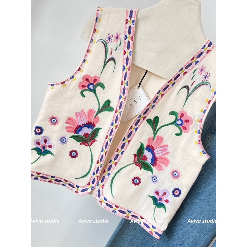 Aviva studio 🌸 เสื้อกั๊กปักลายดอก