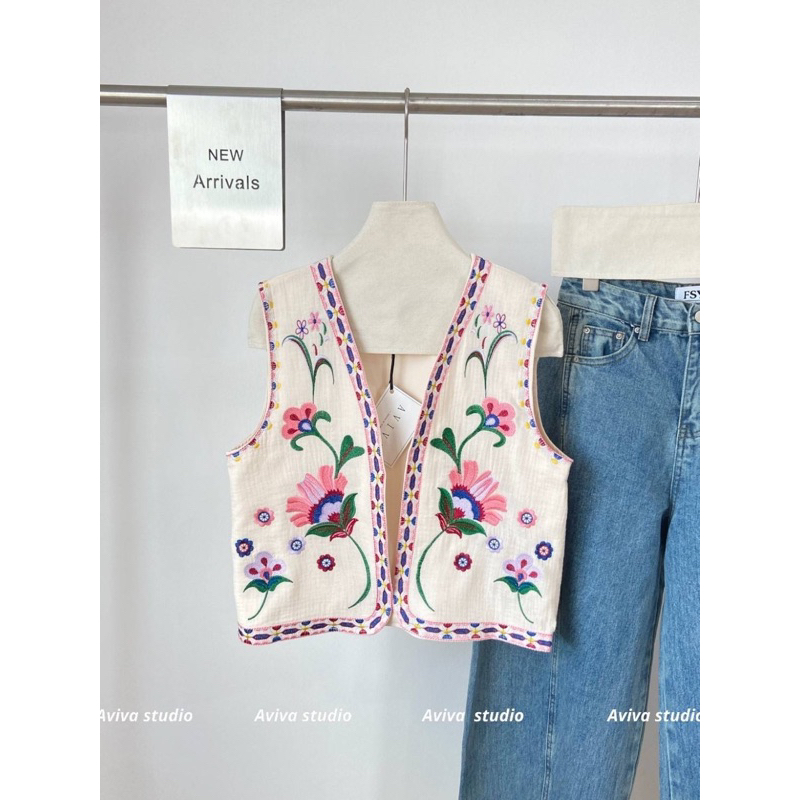 Aviva studio 🌸 เสื้อกั๊กปักลายดอก