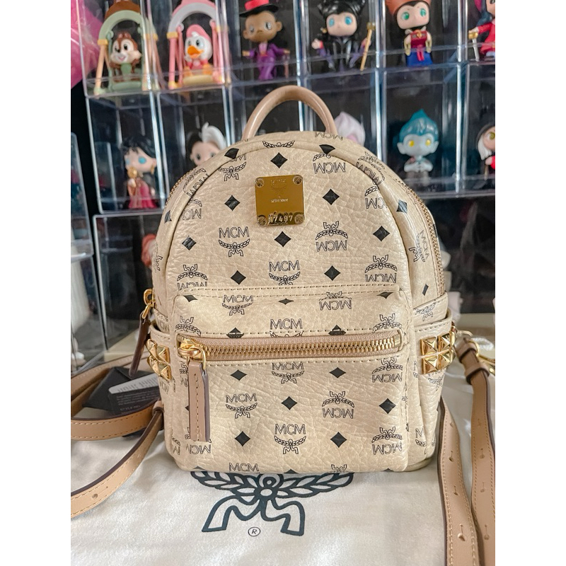 เป้ MCM mini backpack สีเบจ ของแท้ มือ 2