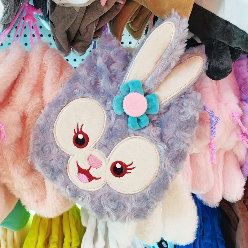 กระเป๋าหูรูดลายการ์ตูน เนื้อผ้าขนปุยนุ่ม ขนาดเล็กพกพาง่ายข้างในบรรจุได้เยอะ - รูปที่ 7