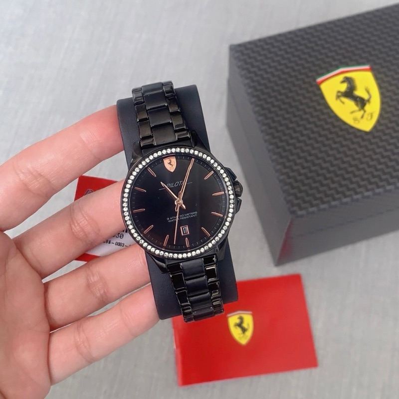 นาฬิกาผู้หญิงของ Ferrari หน้าปัดดำสลับสีโรสโกล 36 มม. สายสแตนเลสสีดำ รุ่น Ladies Scuderia Ferrari Pi