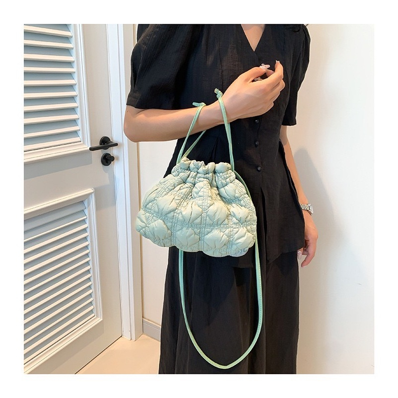 (พร้อมส่ง)Su190 สไตล ใหม จีบ Cloud ไหล กระเป๋า Rhombus Drawstring จีบกระเป าสําหรับผู หญิง Cloud Crossbody กระเป