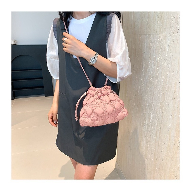 (พร้อมส่ง)Su190 สไตล ใหม จีบ Cloud ไหล กระเป๋า Rhombus Drawstring จีบกระเป าสําหรับผู หญิง Cloud Crossbody กระเป