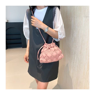 (พร้อมส่ง)Su190 สไตล์ใหม่ ทรงจีบ Cloud ไหล่ กระเป๋าRhombus Drawstring จีบกระเป๋าสําหรับผู้หญิง Cloud Crossbody