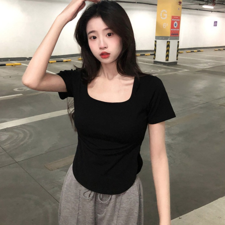 FASHION.61 เสื้อครอปแขนสั้น ทรงคอเหลี่ยม สำหรับผู้หญิง รุ่น W6733