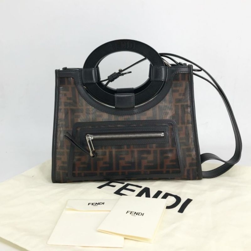 👜Used Fendi กระเป๋าถือได้ มีสายยาว✅(Very Good) Fendi Runaway Small Bagรุ่นฮิตหายากมากๆ ลายFFสวยClass