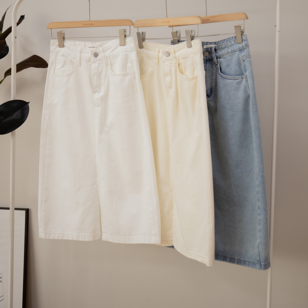 avo miami midi skirt  กระโปรงยีนมาแล้ววว ใครลอยคอรอคอยบ้างงง~ รุ่นนี้เก็บทรงแบบจึ้ง แบบปังสุดๆ เป็นย