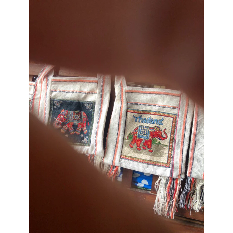 ย่ามครีมขนาด9*9นิ้วมี1ซีปด้านบนมีซัปในราคาใบละ35บาทท