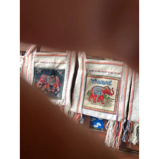 ย่ามครีมขนาด9*9นิ้วมี1ซีปด้านบนมีซัปในราคาใบละ35บาทท