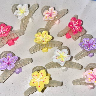 กิ๊บหนีบผมตัวเล็กตกแต่งดอกชบา (พร้อมส่ง)