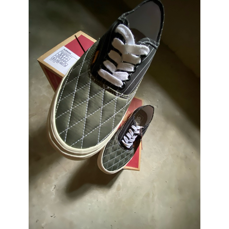 รองเท้า Vans (Authentic)