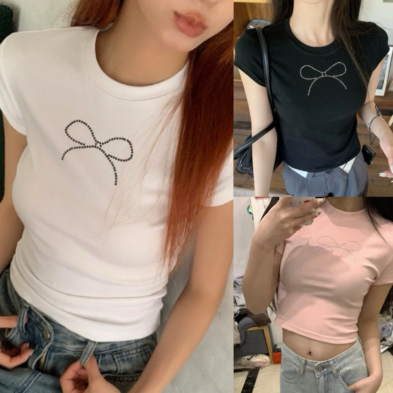 STR พร้อมส่ง เสื้อยืดแขนสั้นคอกลมผู้หญิง Y2K เสื้อครอปสั้นพิมพ์ลายโบว์ ประดับเพชร เสื้อโบว์ทรงเข้ารูป สไตล์เวียดนาม