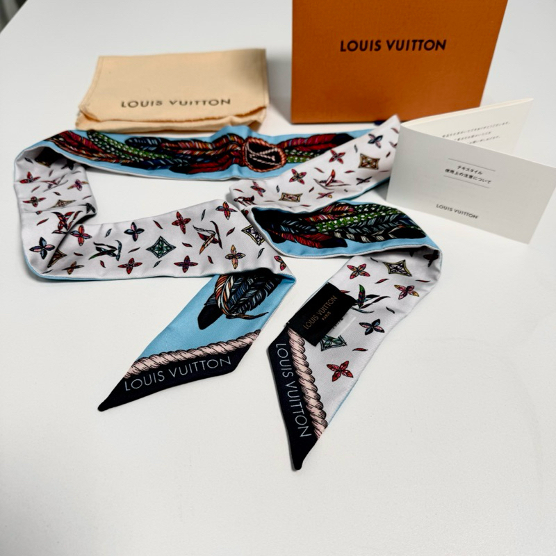 LOUIS VUITTON TWILLY ผ้าพันกระเป๋าแบรนด์หลุยส์วิตตองแท้มือสอง Authentic Louis Vuitton purse twilly