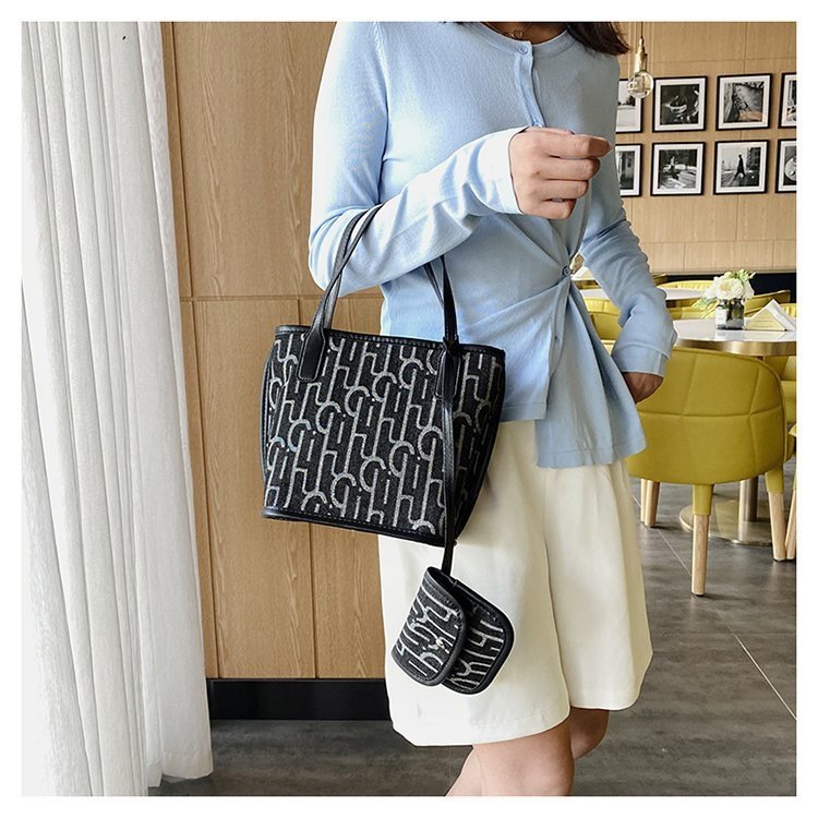 กระเป๋าถือสำหรับผู้หญิงมีกระเป๋าตังค์เล็กแถมด้วย