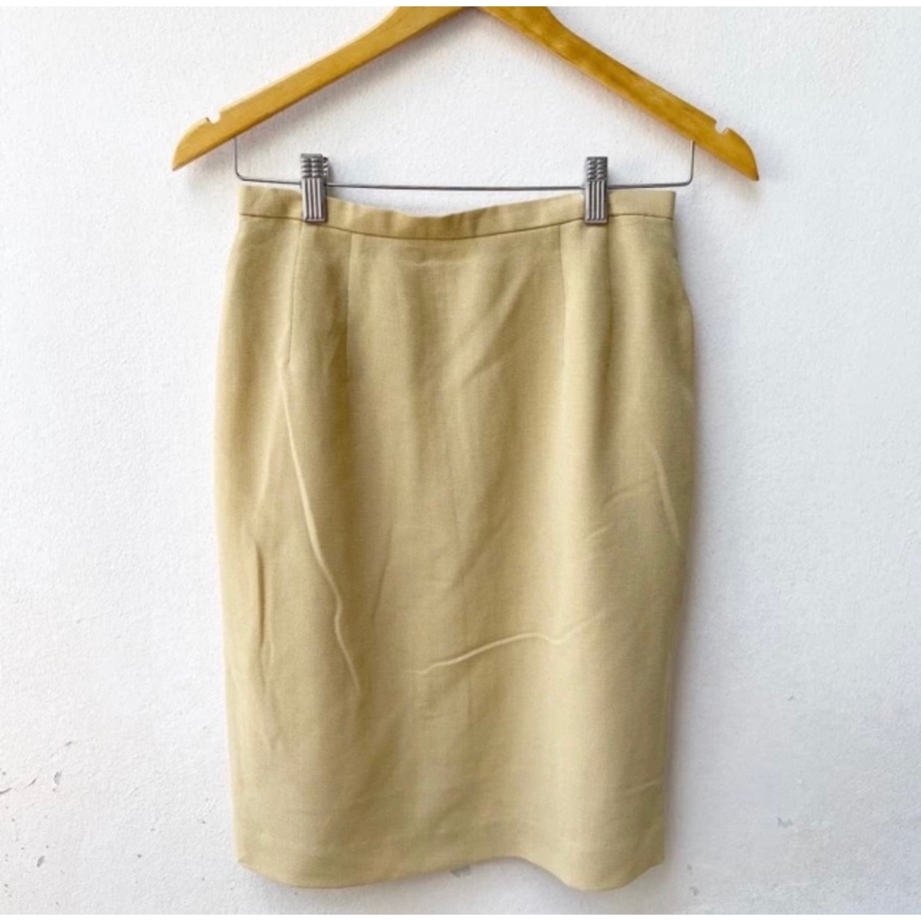 กระโปรงสั้นญี่ปุ่น มือสอง สภาพดี ซักหอมๆ มีซับ เอว 26 ยาว 23 สะโพก 36 YF49