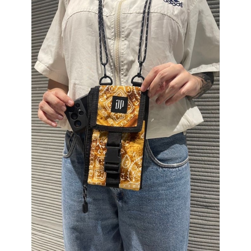 Sling phone bag, Paisley กระเป๋าใส่โทรศัพท์แฮนด์เมด ลายลูกน้ำ