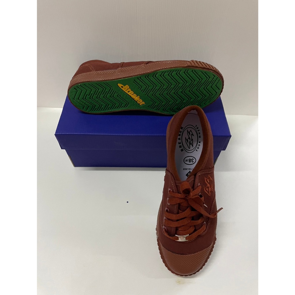 รองเท้านักเรียนBreaker