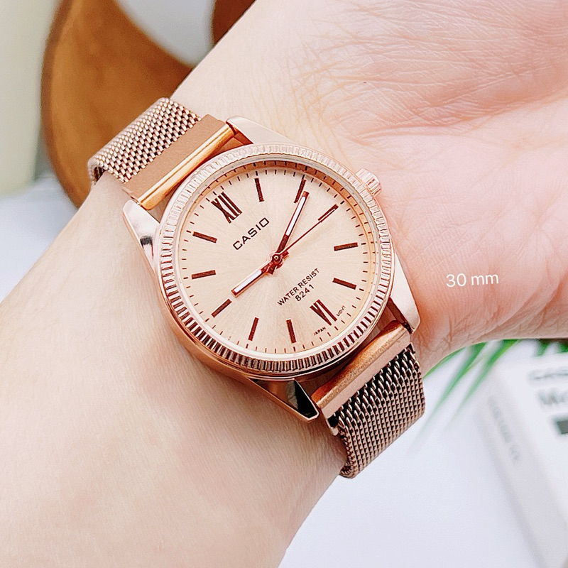 ใหม่!! นาฬิกาข้อมือคาสิโอ ผู้หญิงสวยมาก สายแม่เหล็กปรับได้ ขนาด 31 มม.
