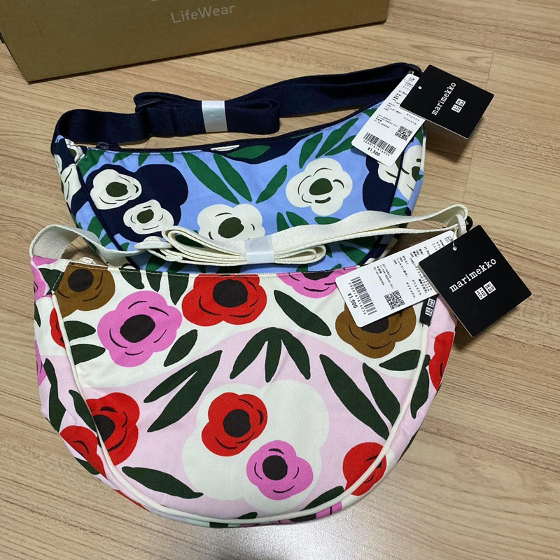 กระเป๋าสะพายข้าง มารีเมกโก๊ะ Marimekko X  U n i q l o ของแท้ W's Round Shoulder bag ของแท้