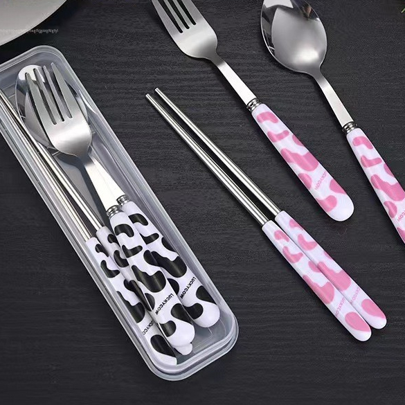 【พร้อมส่ง】กล่องช้อนสแตนเลส ช้อนส้อม ชุดตะเกียบ ชุดวัวน่ารัก' ชุดชามแบบพกพา