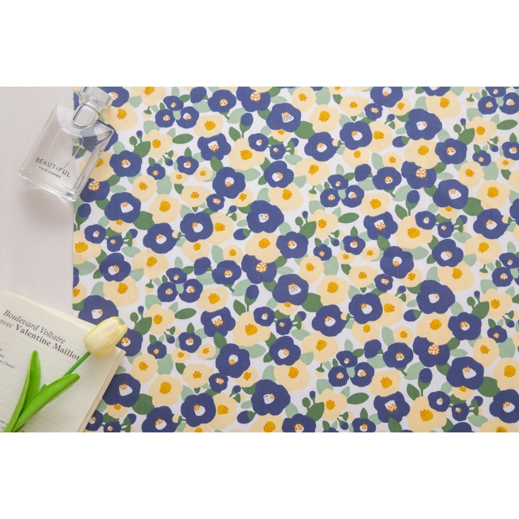 ผ้าคอตตอน 100% คอตตอนทอทวิล ผ้าเมตร ผ้าหน้ากว้าง 1.6 เมตร ลายดอกป๊อบปี้กรมครีม ลายดอกป๊อบปี้แดงขาว