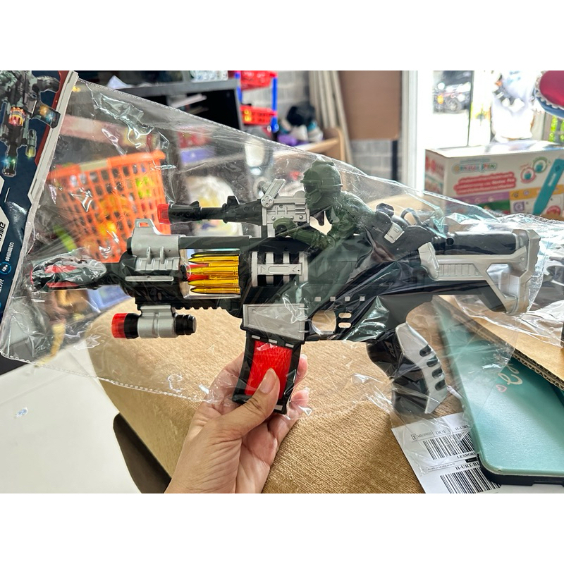 ปืนทหาร ปืนลายทหาร ปืนของเล่น ระบบสั่น มีเสียงมีไฟ ปืนใส่ถ่านของเล่นเด็ก ถ่ายรูปจากสินค้าจริง พร้อมส่ง ใส่ถ่าน AA 3 ก้อน