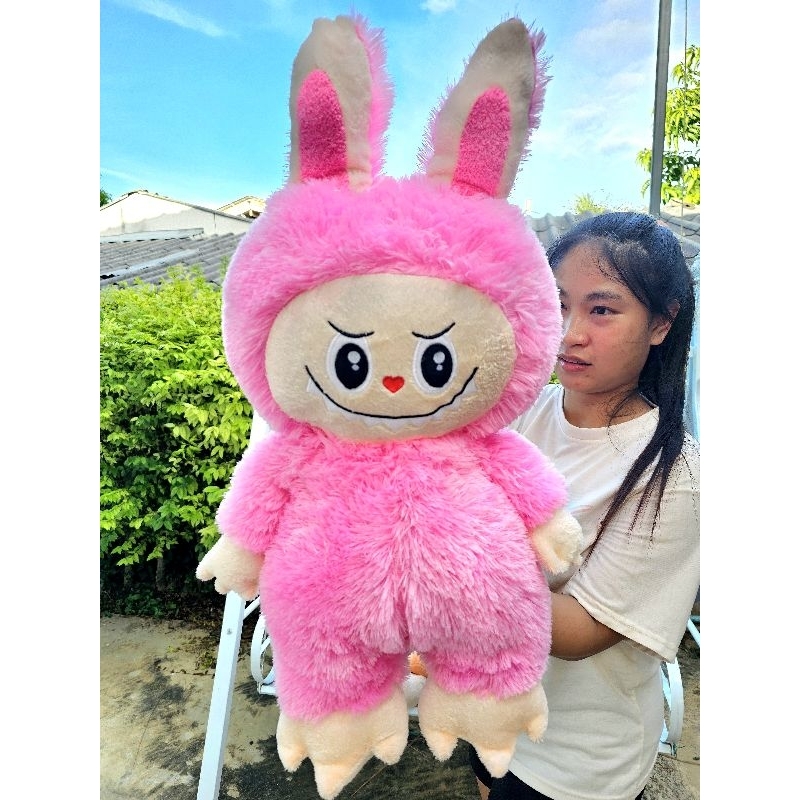 Labubu ลาบูบู้ ขนาดกลาง 60cm. ขนนุ่ม สุดฮิต น่ารักมาก งานปักพรีเมียม รับประกันสวยตรงปก