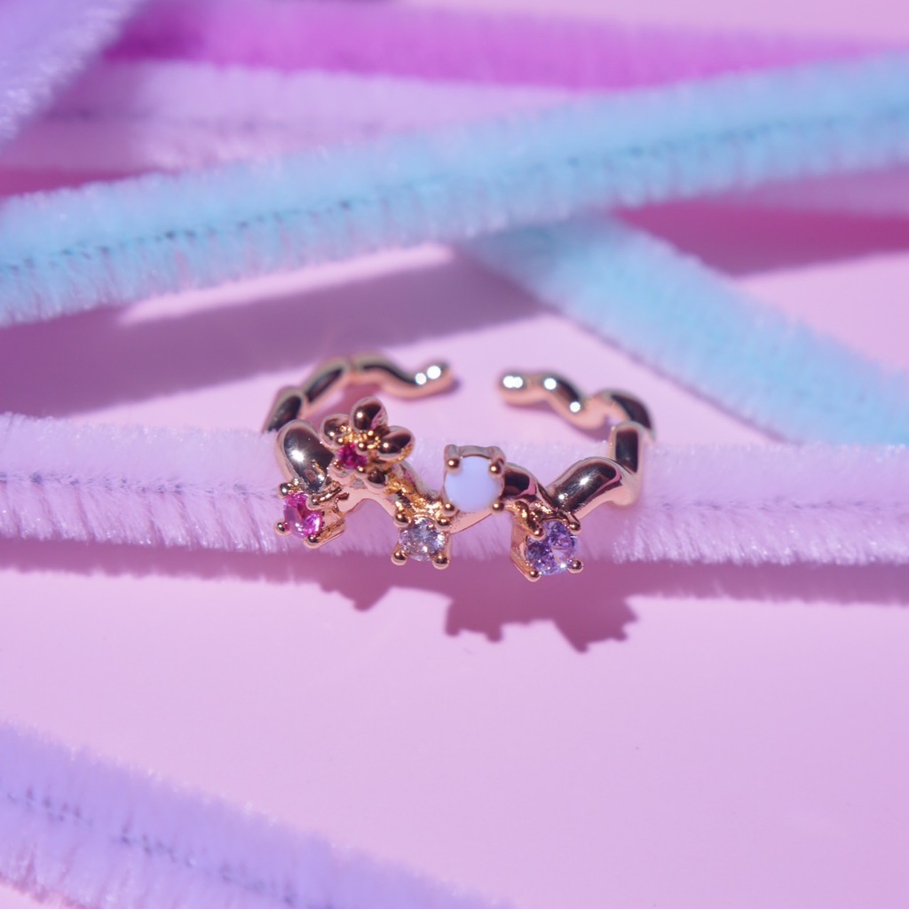 Aris-Wavy garden ring แหวนดอกไม้ประดับเพชร