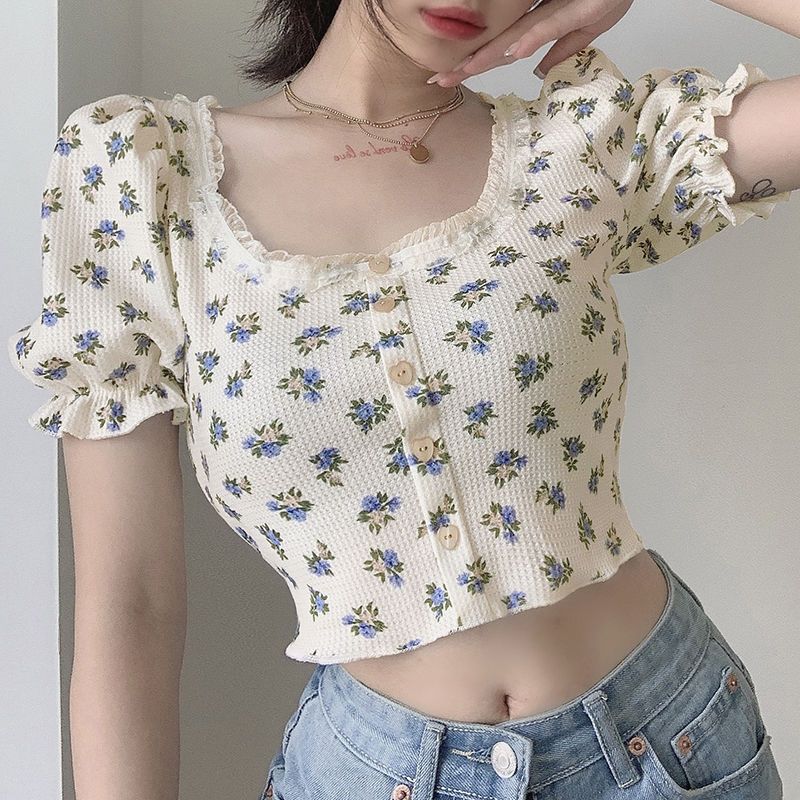 เสื้อยืดแขนสั้นลายดอกไม้สไตล์อเมริกันเรโทรสำหรับผู้หญิง เสื้อคอเหลี่ยม แขนพัฟ ผ้านุ่ม มี 2 สี